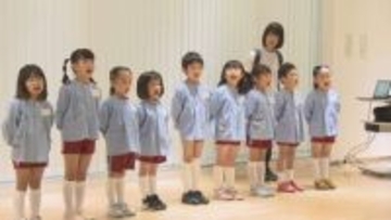 園児が童謡「こいのぼり」を披露　雨模様を吹き飛ばす元気な歌声　こいのぼり掲揚式　甲府市