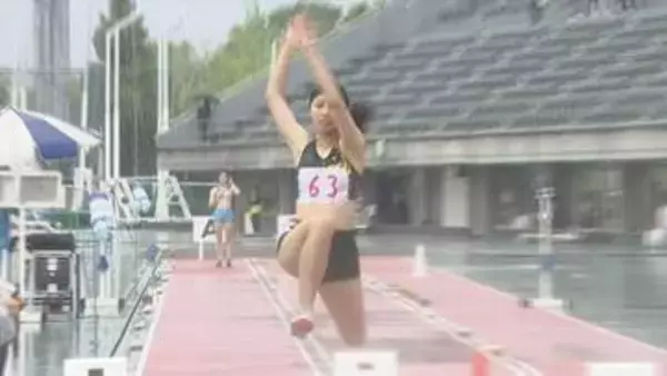 高校総体　陸上　女子の三段跳び　甲府南高校の野澤和心選手が大会記録を更新　山梨