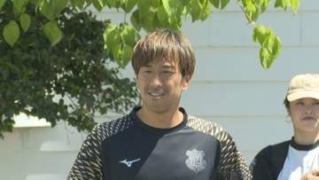 「柏さんとサッカーすることが楽しかった」元ヴァンフォーレ甲府 柏好文さんらのサッカー教室　横断歩道の渡り方学ぶ交通安全教室も