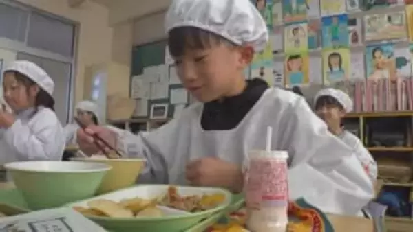 「いつもより豪華」　地元特産ブランド豚の焼き肉に舌鼓　「こうふ開府の日」お楽しみ給食　甲府市