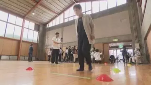 3ｍ歩くだけで足腰の状態などをAIが解析　高齢者の体の機能を確認する実証実験　山梨・富士川町