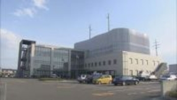上越市のホームセンター「ヘビがいなくなった」体長1m超えるヘビ1匹が脱走か【新潟】
