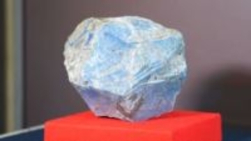 国内で初めて確認　糸魚川産ラピスラズリを展示【新潟】