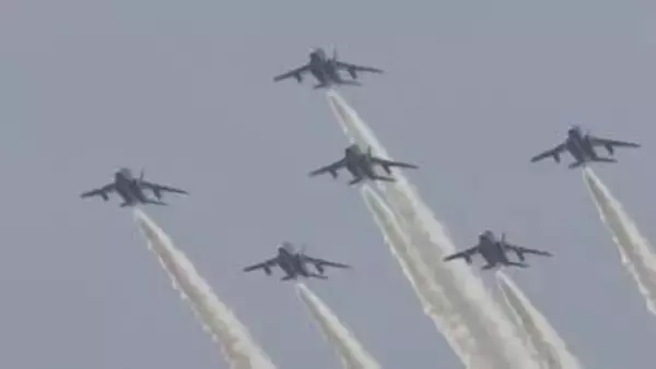 中越地震からの復興に感謝　小千谷市の空にブルーインパルス【新潟】