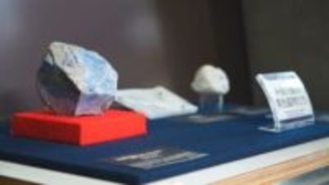 国内初確認！青色の岩石「ラピスラズリ」糸魚川市内で展示始まる【新潟】