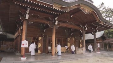 来る年を新たな気持ちで迎える 護国神社で一年間の溜まったほこりを払うすす払い【新潟】