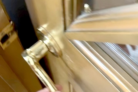 3ヶ月ぶりに『実家の犬』に会いに行った結果→ドアを開けたら『こいつ誰だ？』と警戒され…気付いた瞬間の態度が168万再生「半信半疑で草」