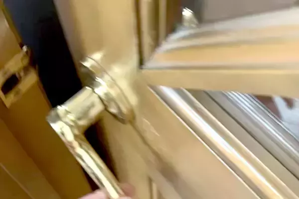 3ヶ月ぶりに『実家の犬』に会いに行った結果→ドアを開けたら『こいつ誰だ？』と警戒され…気付いた瞬間の態度が168万再生「半信半疑で草」