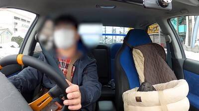 急遽、子猫が初めての病院へ→心配した大型犬が…まさかの『そばを離れない光景』が泣けてくると66万再生「優しすぎる」「お利口さん」と感動