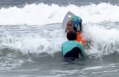 犬が『ドッグサーフィンの世界大会』に初挑戦した結果…見事メダルを獲得したプレーが最高すぎると話題「本当にすごい」「感動をありがとう」