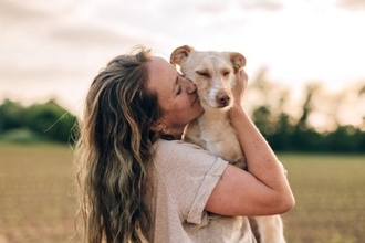 犬に悪影響を及ぼすコミュニケーション方法4つ　愛犬の気分を害する飼い主のタブー行為とは？