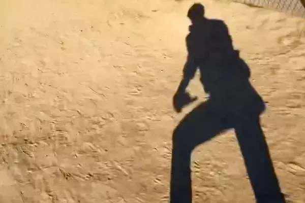 朝、ドッグランに行ったパパ→映像が送られてきて…想像と違った『まさかの光景』に8万いいねの大反響「死ぬほど笑った」「本気の息遣いで草」