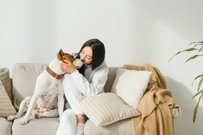 犬も『拗ねてしまう』ことはあるの？愛犬が不満や寂しさを抱えてしまう原因まで解説