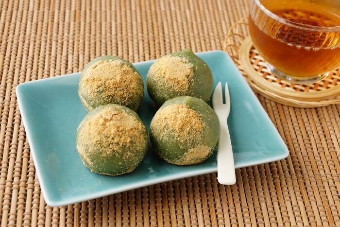 【獣医師監修】犬はよもぎを食べても大丈夫？よもぎ餅・パン・お茶は危険？症状から注意点まで徹底解説