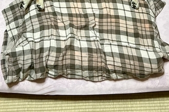 『どうしたらええんや』眠ろうと寝室に行った結果→犬がお布団で…まさかの光景が5万表示「柴枕のチャンスｗ」「同じ方向しか無理で草」と爆笑