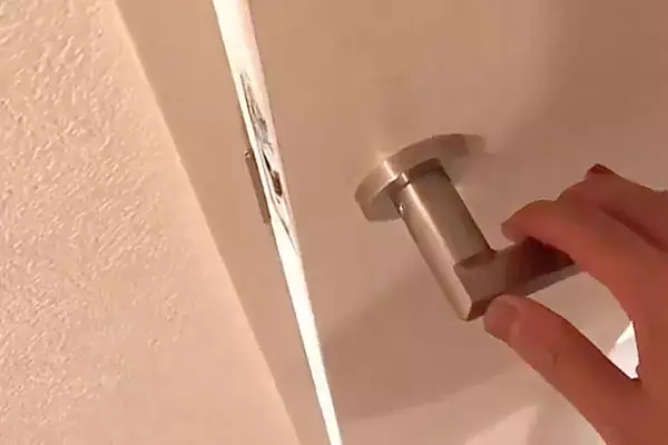 妻から『静かに帰ってきて』と連絡→何事かと思い、ゆっくりとドアを開けると…あまりにも尊い光景が248万再生「やばい」「疲れ吹っ飛ぶ」