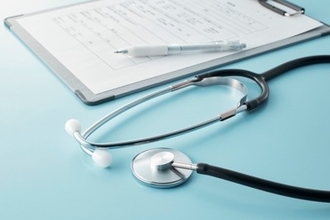 【研究紹介】急性膵炎で入院した106頭の犬における血液検査値と症状の関連性とは？