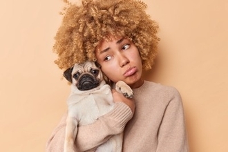 犬に伝わらない『愛情表現』5選　飼い主が良かれと思ってやりがちな意味のない行動とは？