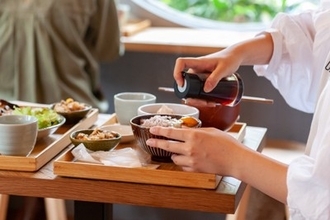 犬は『醤油』を舐めても大丈夫？与えてはいけない理由や誤飲した場合の危険な症状まで
