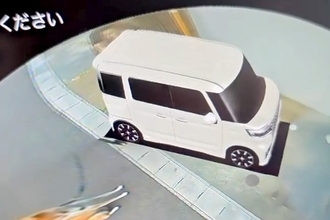 車に搭載されている『3Dカメラ』を確認した結果→なぜか『犬』が映っていて…シュールすぎる『爆笑の光景』が55万再生「リアルタイムで草」