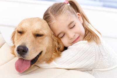 『好かれやすい犬』がよくする行動4つ　愛され上手な性格にするために心がけたいこと
