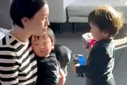 母親に叱られる男の子→状況を察した『大型犬』が大急ぎで近づいて…犬とは思えない『まさかの光景』が161万再生「素晴らしい」「護衛騎士」