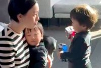 母親に叱られる男の子→状況を察した『大型犬』が大急ぎで近づいて…犬とは思えない『まさかの光景』が161万再生「素晴らしい」「護衛騎士」