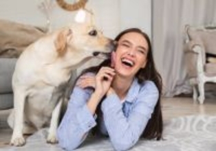 犬が『顔を舐めてくる』心理６選　やめてほしい場合に飼い主がすべき対処法とは？