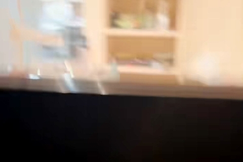 『じゃあね』と外出した犬の飼い主→こっそり窓から覗いてみたら…『衝撃的な光景』が46万再生「AIかと思ったｗｗ」「犬なの忘れてて草」