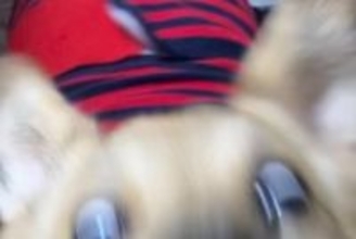 『大好物に食いつく顔です』飼い主からおやつを貰った犬→食べている瞬間を撮影したら…想像以上に『激しい一枚』に反響「大怪獣に進化しそうｗ」