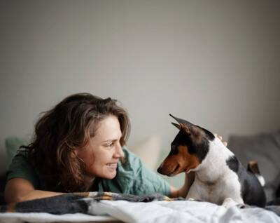 犬に『依存してしまう人』の特徴5選　愛犬を溺愛しすぎるリスクやデメリットまで