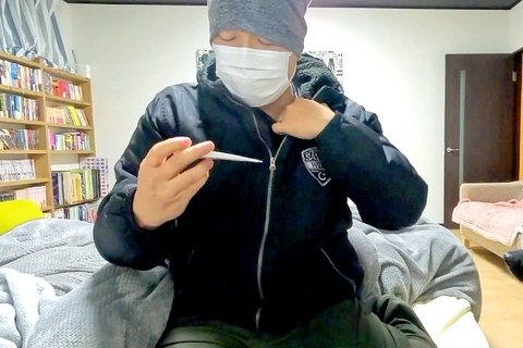 『ママとパパが風邪を引いたら、犬はどうするか？』比較してみた結果→あからさますぎる『態度の差』に爆笑「吹いたｗｗ」「全然違うの草」