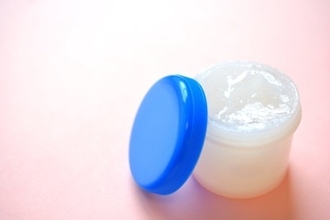 犬に『ワセリン』を使っても問題ないの？避けるべき犬の特徴や正しい使い方まで