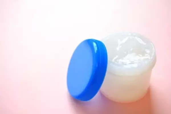 犬に『ワセリン』を使っても問題ないの？避けるべき犬の特徴や正しい使い方まで