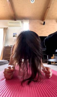 家で運動をしていたら…『おい！どうした！？』まさかの心配性すぎる大型犬の姿が490万再生「ある意味スパルタで草」「可愛すぎるｗ」と絶賛