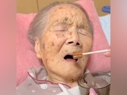 目が開けられないほど弱った『101歳のおばあちゃん』→犬と一緒に会いに行ったら、次の瞬間…『まさかの表情』に涙が止まらないと24万再生
