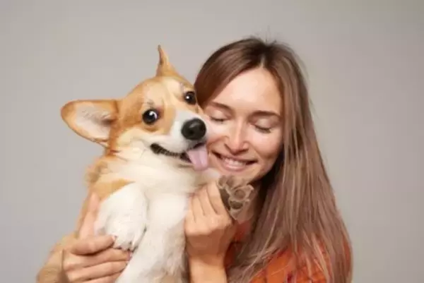 犬に苦痛を与える『愛情表現』3選　意外とやりがちな飼い主のタブー行為や適切な接し方まで