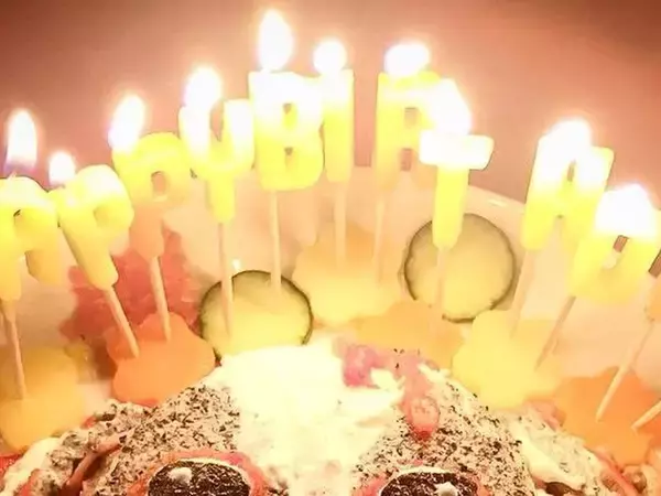 犬の誕生日を祝うため『手作りケーキを作ってみた』結果…一度見たら忘れられない『完成系』が26万回表示「狂気ｗｗｗ」「愛は詰まってるｗ」