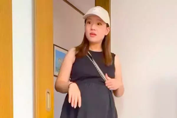 家族に内緒で『赤ちゃん犬を飼った』結果→姿を見た瞬間に…100点満点な『みんなの反応』が44万再生「癒された」「家族が増えるって幸せだね」