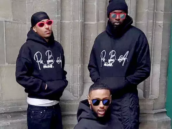 犬と散歩中、突然『強面の男性』に話しかけられ…何事かと思ったら→完全に予想外な『まさかの展開』に5万いいね「カッコ良すぎる」「素敵」