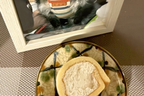虹の橋へと旅立った愛犬にケーキをお供え→写真が倒れていたので、慌てて戻すと…まさかの光景に3万いいね「美味しい！ってお顔…」「泣ける」