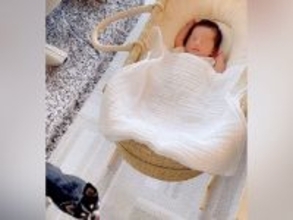 赤ちゃんと犬の日常→いつもそばで見守っていてくれて…まるで本当の姉妹のような光景が話題に「ちゃんとお姉さんしてる」「これからが楽しみ」