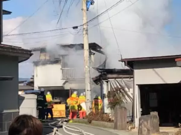 「家が燃えている」…山形市で住宅火災　隣接の住宅にも延焼　けが人なし
