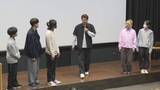 「「表現することの面白さに気づいて」別所哲也さんが山形市で学生に直接指導するワークショップ」の画像1