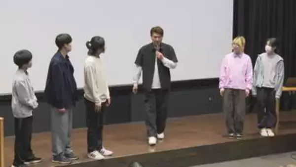 「表現することの面白さに気づいて」別所哲也さんが山形市で学生に直接指導するワークショップ