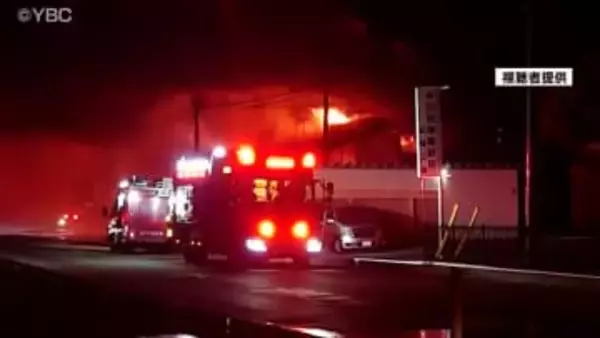 山形・米沢市で住宅など2棟焼ける火災　焼け跡の住宅2階部分から1人の遺体が見つかる