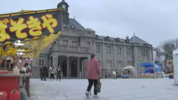 江戸時代から続く山形旧暦初市が開催　露店の高齢化課題も来場者が縁起物や屋台を楽しむ姿見られる