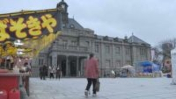 江戸時代から続く山形旧暦初市が開催　露店の高齢化課題も来場者が縁起物や屋台を楽しむ姿見られる