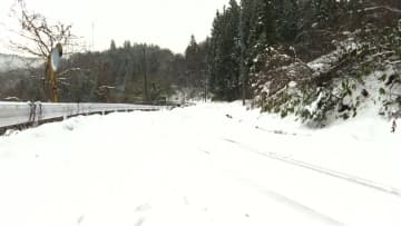 車には大きな傷なし　車のそばで出血し倒れていた男性が死亡　事件事故両面で捜査　山形・白鷹町