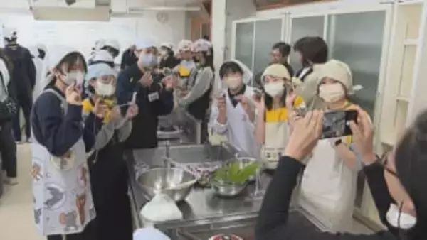 戸沢村で台湾の中学生が来校し笹巻とくじらもち作りを体験　国際交流で地元の良さを再発見